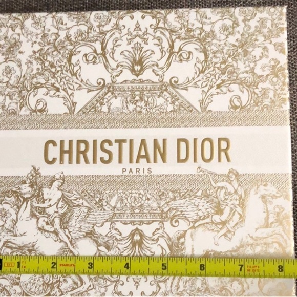 COPY - Christian Dior Holiday 2023 Gold Gift Box NEW! - Picture 5 of 8